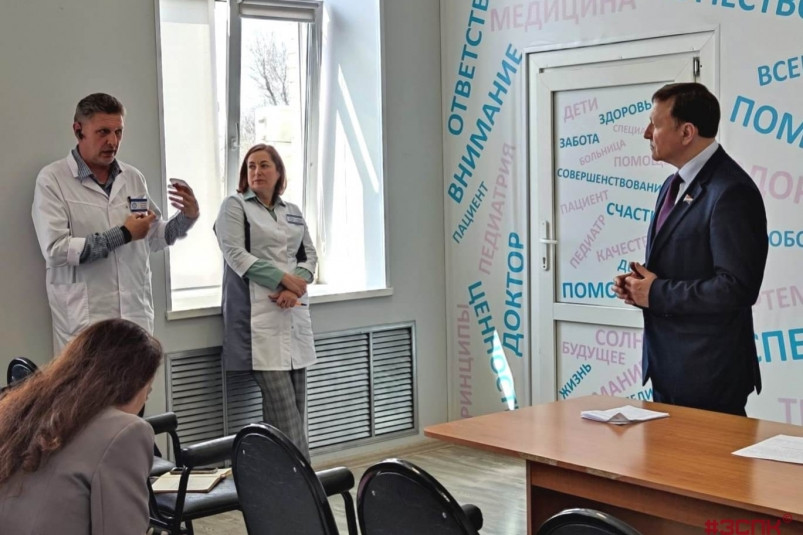 Александр Ролик провел встречу с коллективом Артемовской детской больницы