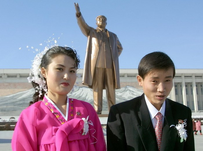 Барби из Северной Кореи: 10 фотографий со свадеб в самой закрытой стране мира — как в другой реальности