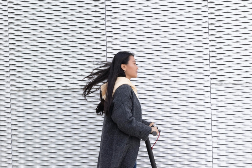 Будущих водителей спросят про электросамокаты: что нужно знать, чтобы сдать на права