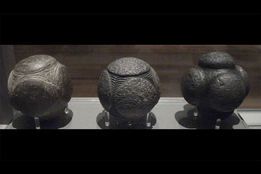 Что за загадочные геометрические каменные шары возрастом 5000 лет находили в Британии