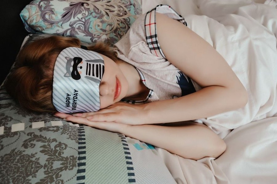 Дерматолог Егорова назвала правила использования гелевых и тканевых масок для сна