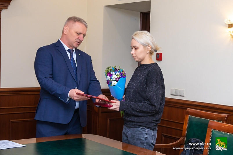 Два ордена Мужества вручили во Владивостоке родственникам погибших на СВО