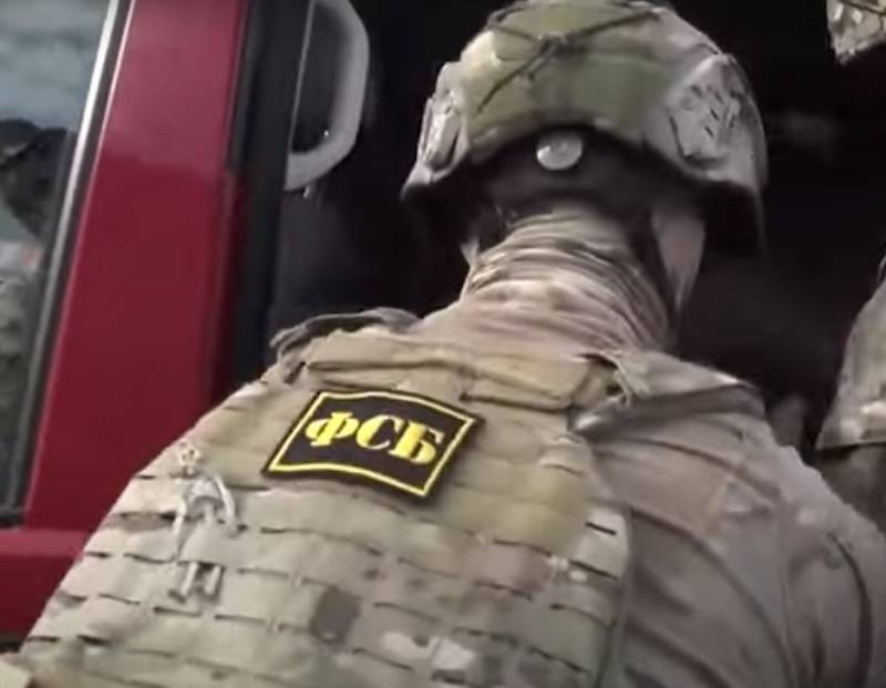 ФСБ ликвидировала работавшие в Москве мошеннические колл-центры, отправлявшие деньги на Украину