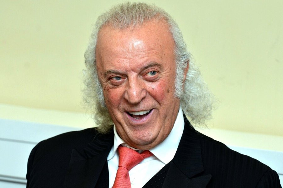 Илья Резник лишился основного дохода из-за антиспецоперационной позиции Пугачевой и Вайкуле