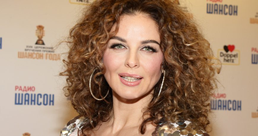 Исполнительницу хита «Я у твоих ног» Наталью Власову ввели в состояние комы