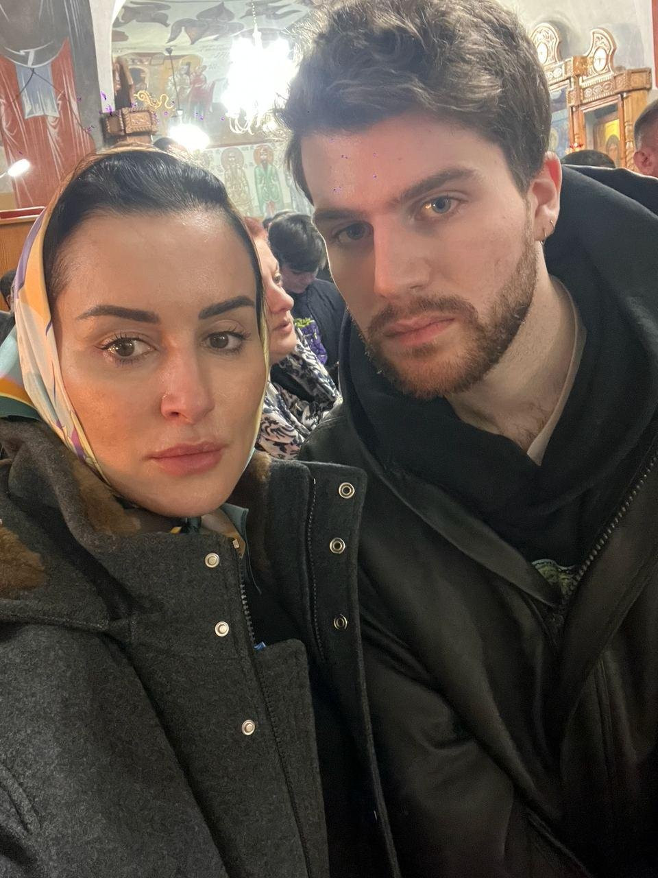 Изящный стол Канделаки, Королёва с яйцами на пляже и Пугачева в цветах: звёзды показали, как празднуют Пасху