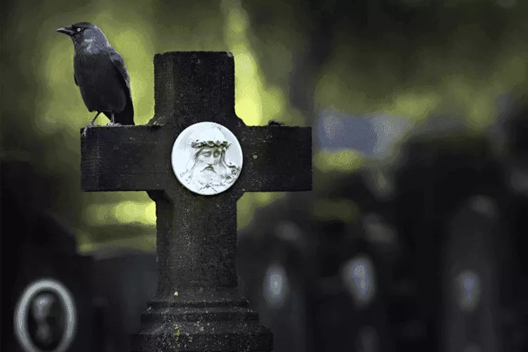 Какие знаки мертвые могут посылать живым, согласно народным приметам