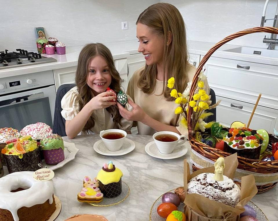 Кристина Асмус продемонстрировала сделанный за 5 минут подарок от дочери