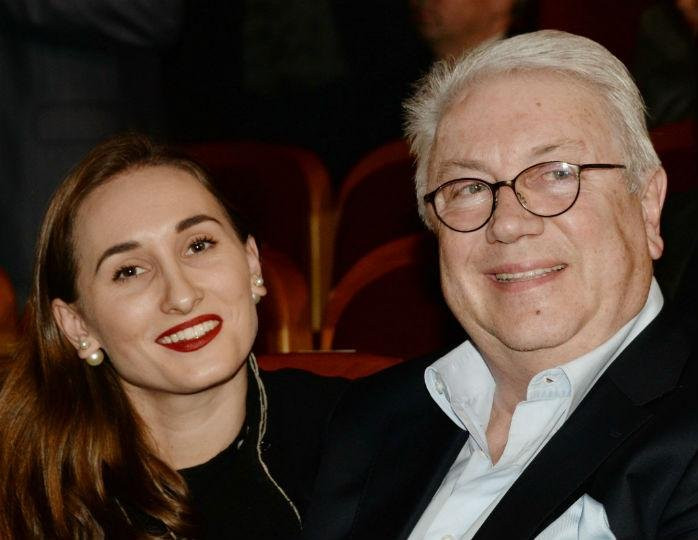 МК: На юбилее у Винокура случилось ЧП во время творческого подарка от его дочери