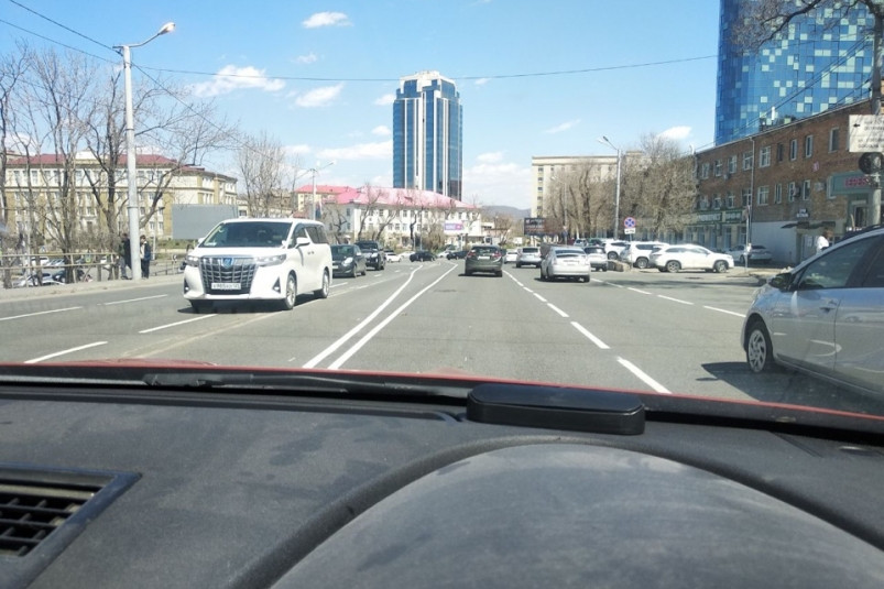 На кольце Инструментального завода изменилась схема движения – автомобилисты негодуют