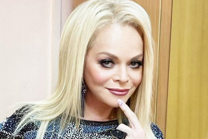 Народную артистку из РФ Ларису Долину попытались отстранить от работы на Первом канале