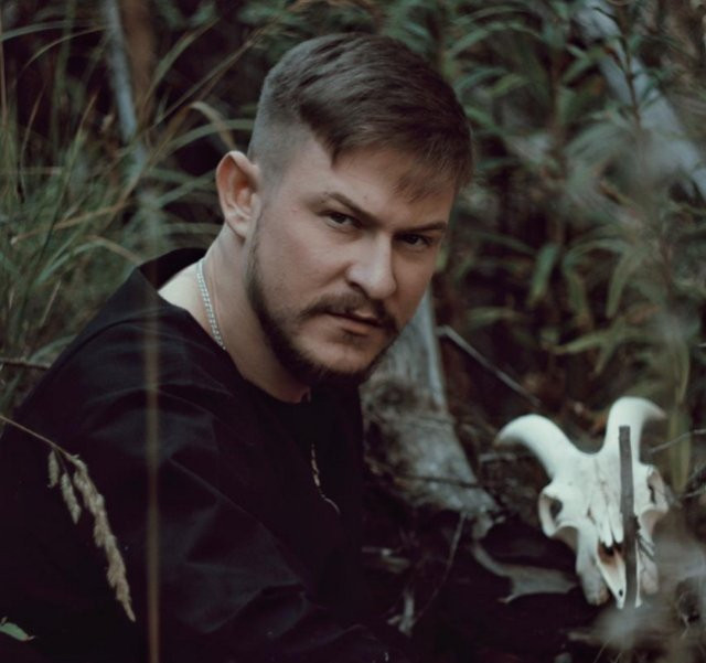 NVL: У исполнителя SHAMAN появился новый конкурент в лице певца Руслана Баринова