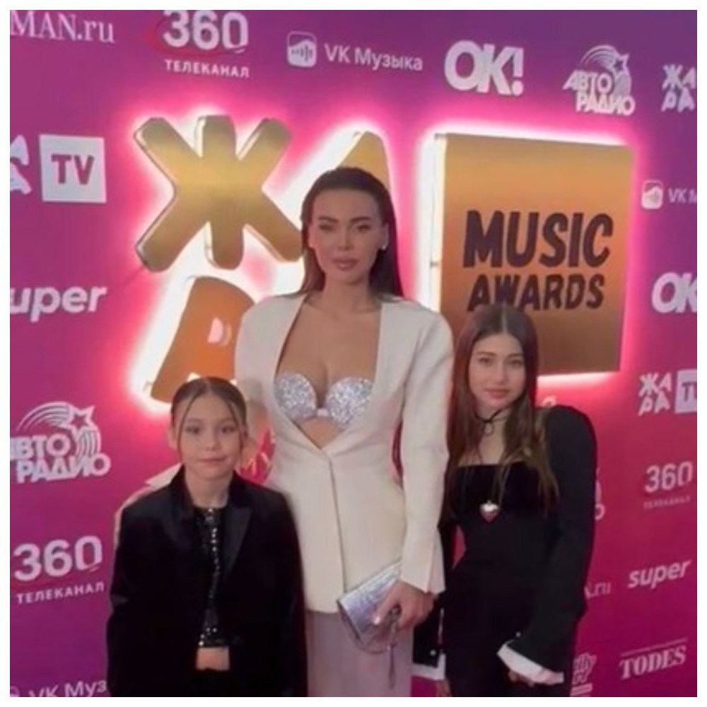 Оксана Самойлова впервые за несколько лет вышла в свет без Джигана