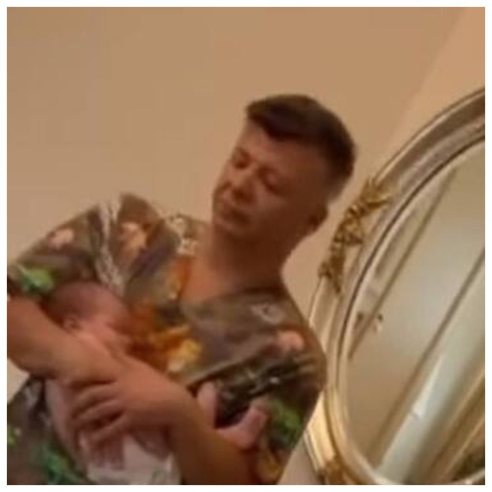 Орлова показала новое фото своей новорожденной дочери