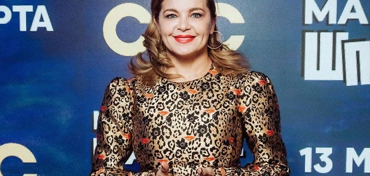 Пегова показала, как танцует в откровенном платье