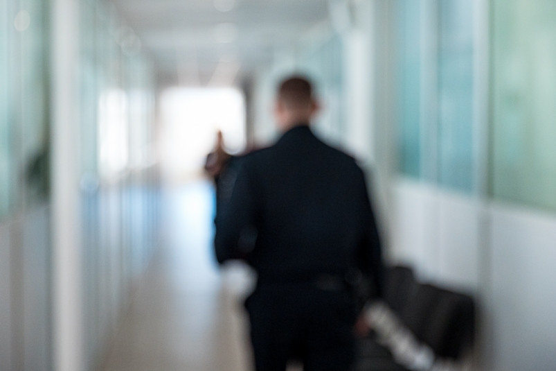 Полиция проверяет информацию об избиении подростка в школе Артёма