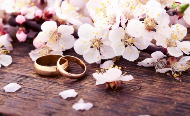 Праздник Красная горка поможет молодоженам создать крепкий союз