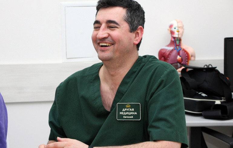 Путин наградил челябинского доктора Женю, который помогает бездомным