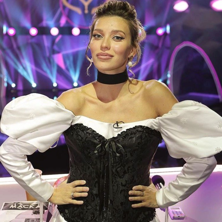 Регина Тодоренко проинформировала о ссорах жюри музыкального телешоу «Маска» на канале НТВ