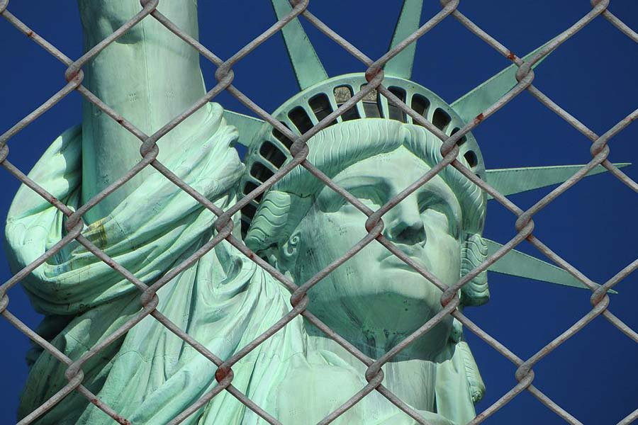 Следят везде и за всеми: Американист Рогулев рассказал, как ЦРУ следит за каждым шагом Зеленского