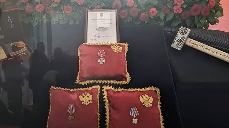 Состоялась церемония прощания с Владленом Татарским