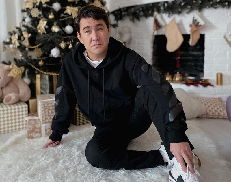 Телеведущий Азамат Мусагалиев рассказал о конфликте с Масляковым