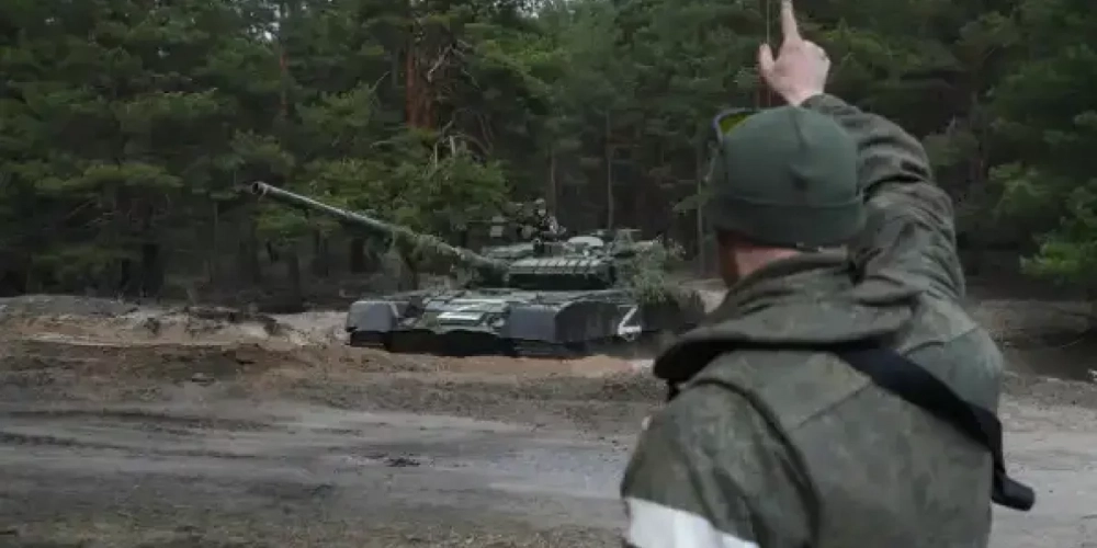 «Аэропорт г.Северодонецка готовили под атакующую базу НАТО, об этом говорят укрепрайоны вокруг»,- сообщают из ЛНР.-«До границы РФ — 100 км»