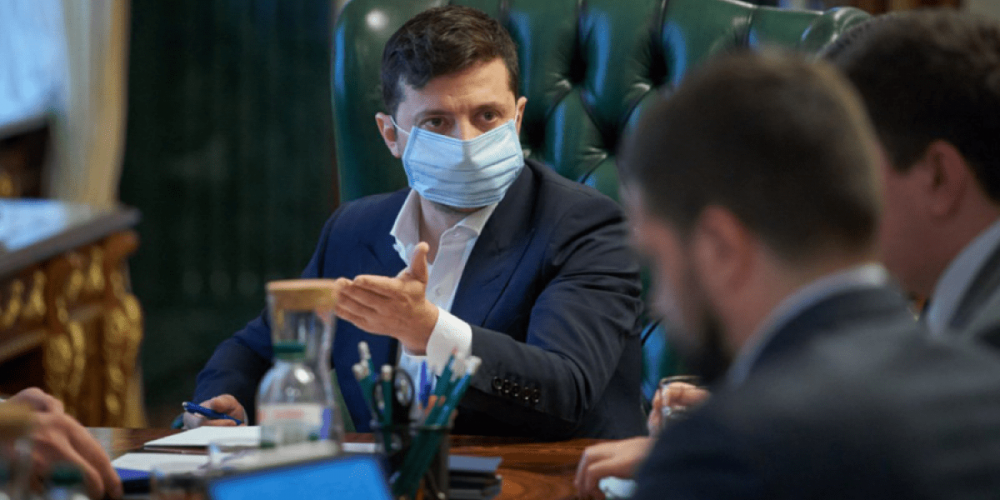 Киев выторговывает у Запада преференции, угрожая обстрелами Донбассу