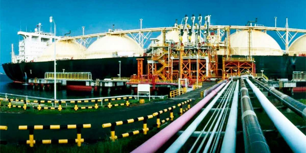 Кто кого «перешибет» за американский СПГ