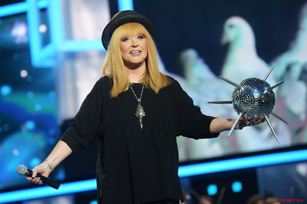 Оскар Кучера сообщил, что примадонну Пугачеву следует лишить всех авторских отчислений за песни