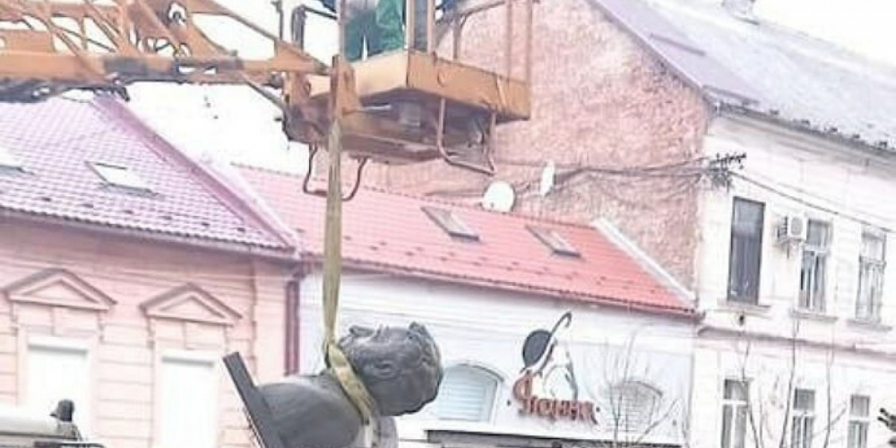 От «Ленинопада» до сноса Пушкина: Украина выписывается из русских