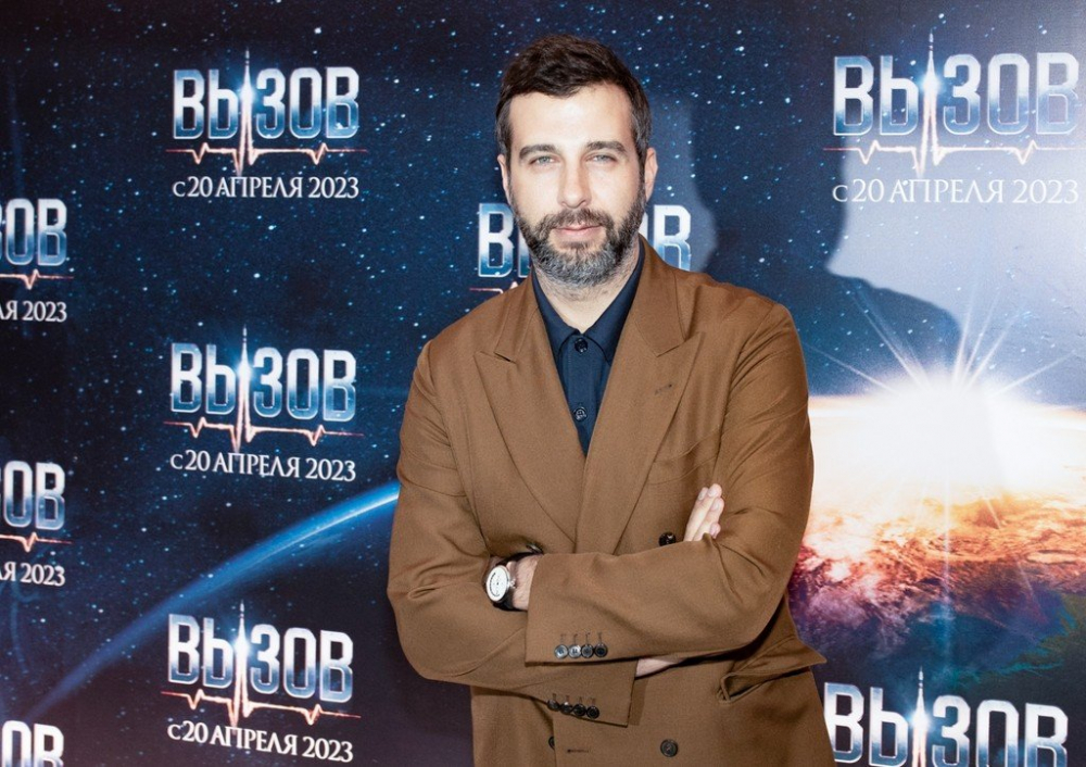 Песков, Собчак и Ургант встретились на премьере фильма «Вызов» с участием Пересильд