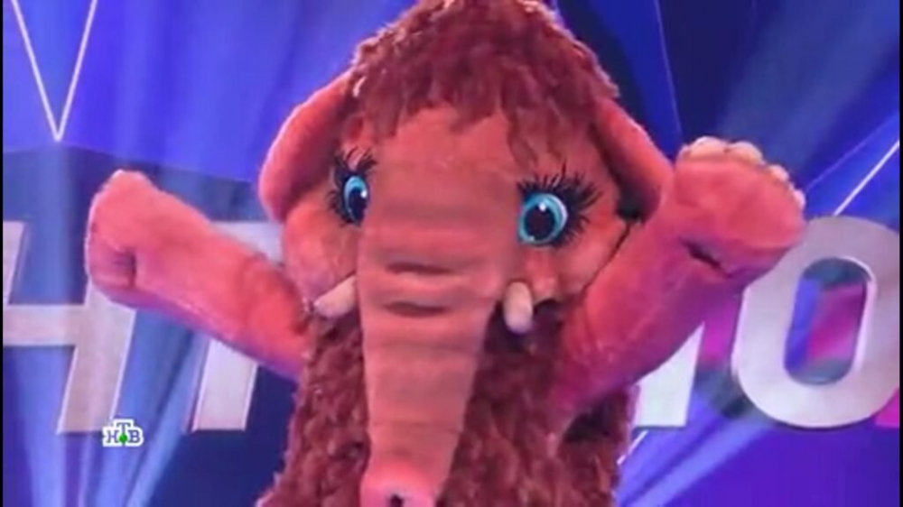 Певец IVAN рассказал, за кого он будет болеть в финале шоу «Маска»