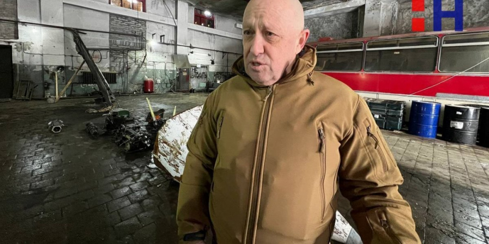 Пригожин почтил память пилотов Антонова и Никишина, впервые показав обломки Су-24 — эксклюзивный репортаж