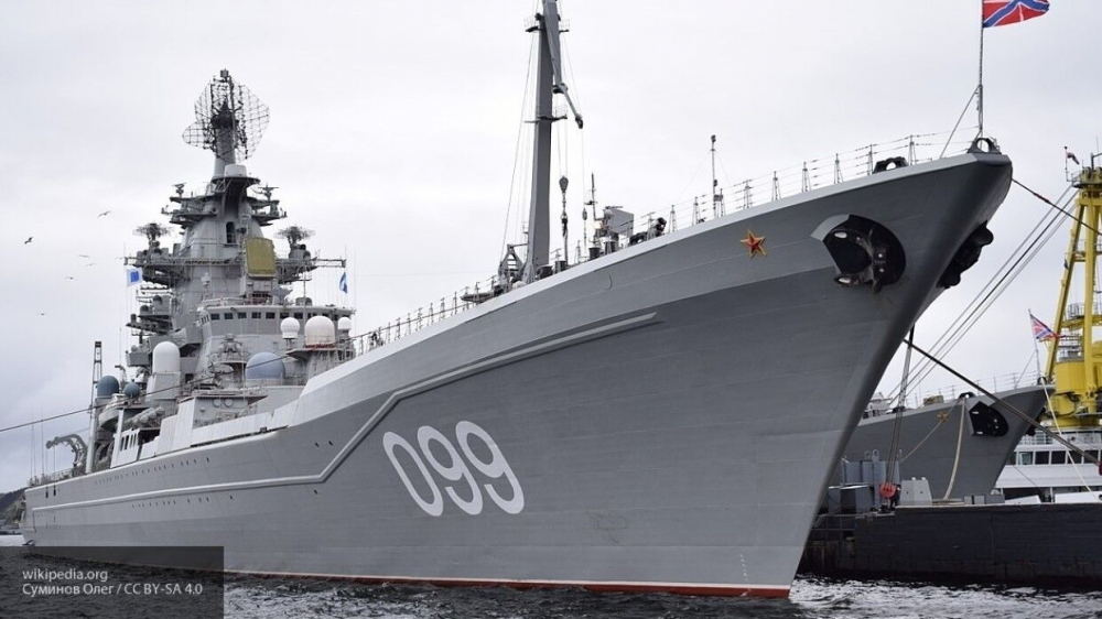 Ракетные крейсеры “Петр Великий” и “Маршал Устинов” провели учения в Баренцевом море