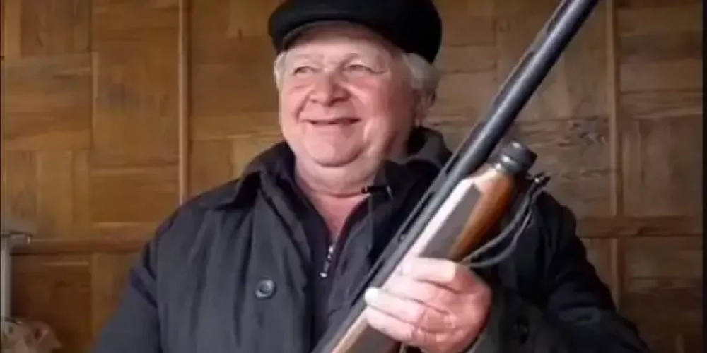 Украинский пенсионер «одним выстрелом из берданки сбил» русский Су-34…