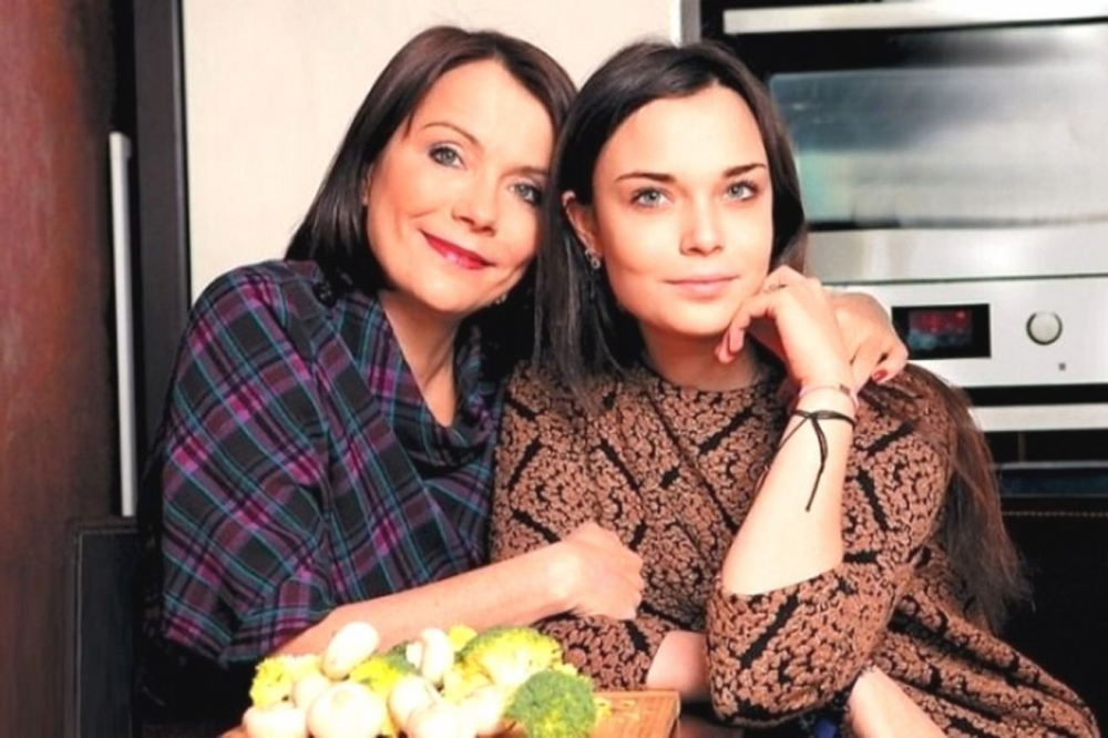 В Сети показали, как выглядят актрисы, сыгравшие Надю и Свету в сериале "Две судьбы, спустя 21 год