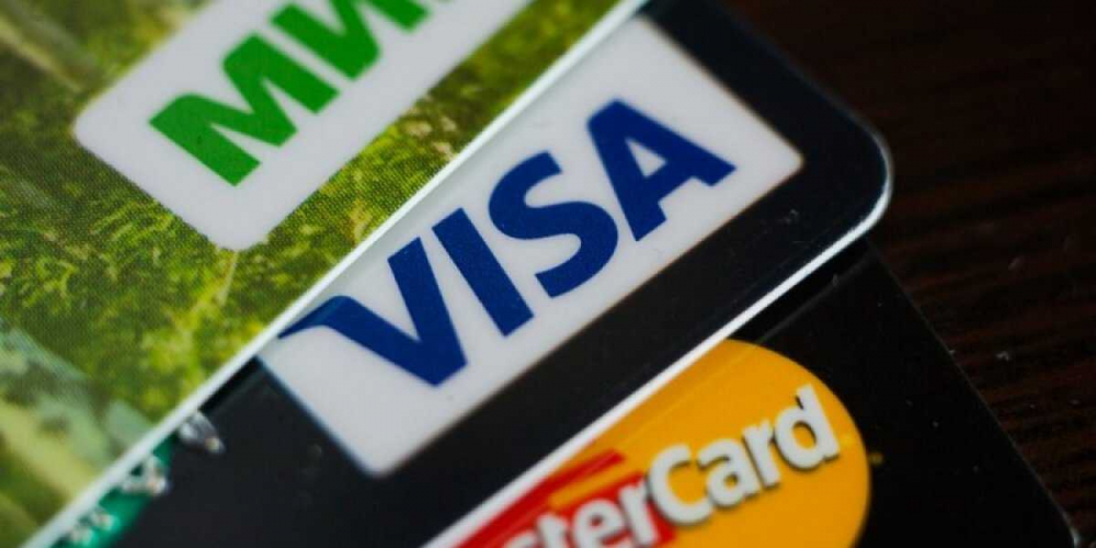 Вдарили по американцам. Visa и MasterCard теряют русский рынок