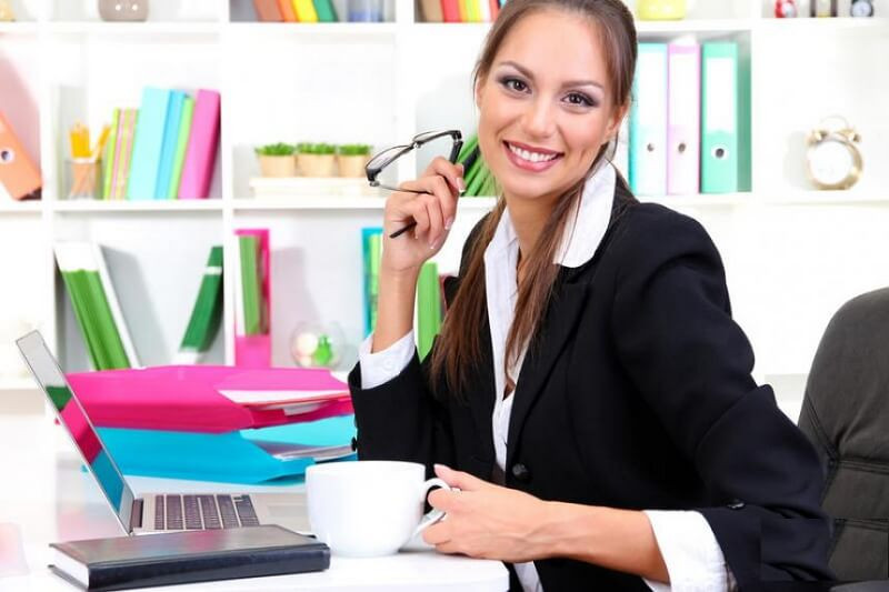 В 2023 году День секретаря отмечается 26 апреля: поздравления и открытки