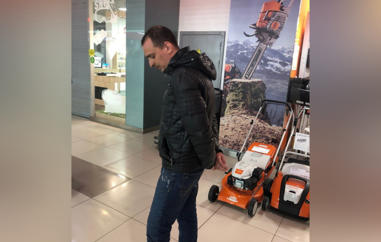 В Челябинске мужчина жестоко избил шедшую мимо пенсионерку