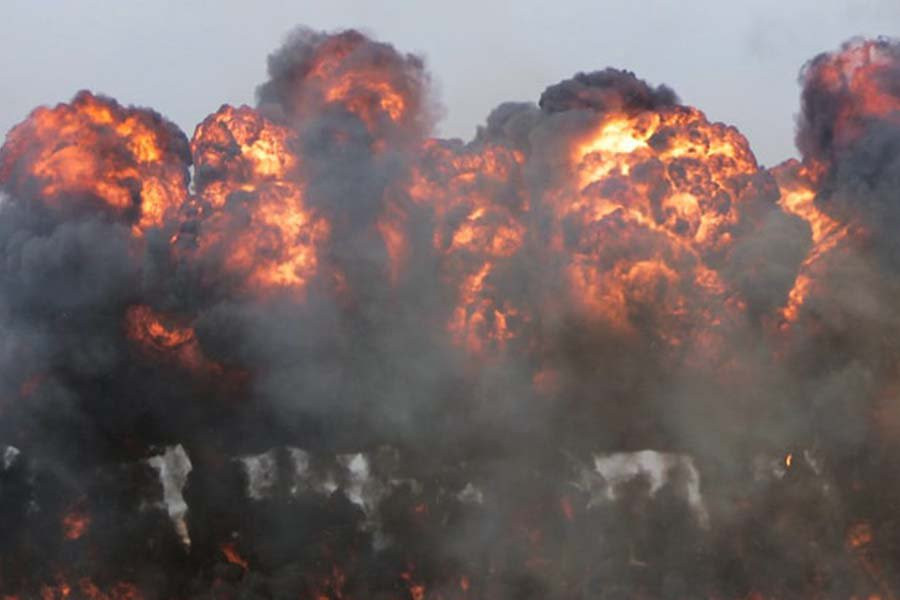 В результате удара БПЛА по нефтебазе в Севастополе повреждены четыре цистерны