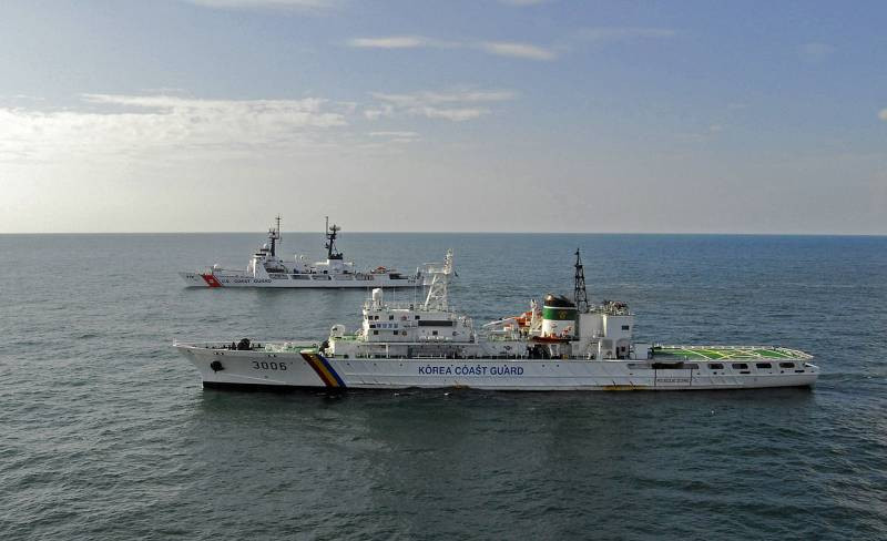 ВМС Южной Кореи направили на помощь загоревшемуся российскому судну «Калтан»