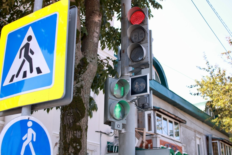 Водителей начали лишать прав за проезд на желтый сигнал светофора