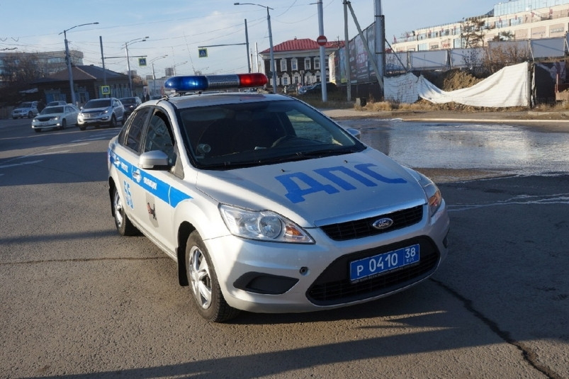 Водителей начнут штрафовать за пленки на фарах