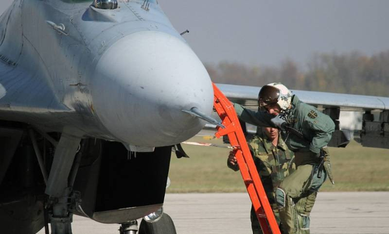 Военный аналитик: армия Сербии все больше переходит на западные образцы военной техники