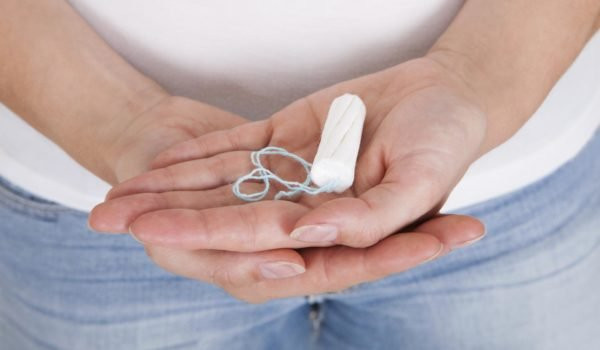 Врач Александр Мясников заявил, что тампоны могут привести к синдрому токсического шока