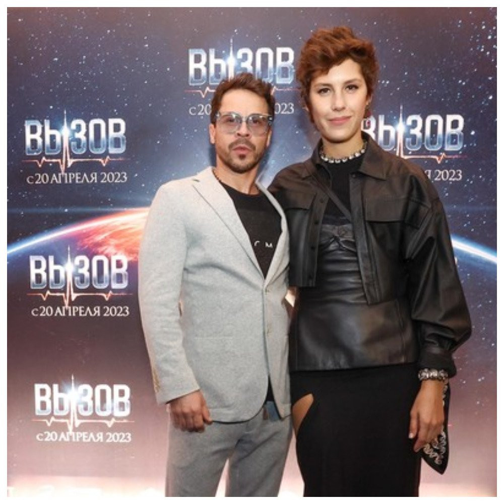 «Woman.ru»: Бузова не устояла перед космонавтами, а Деревянко — перед Горбачевой