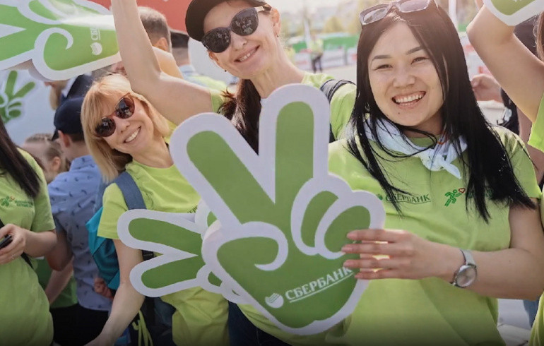 Железный кот и запас пельменей на год: Сбер — о ярких моментах «Зелёного марафона» в Челябинске