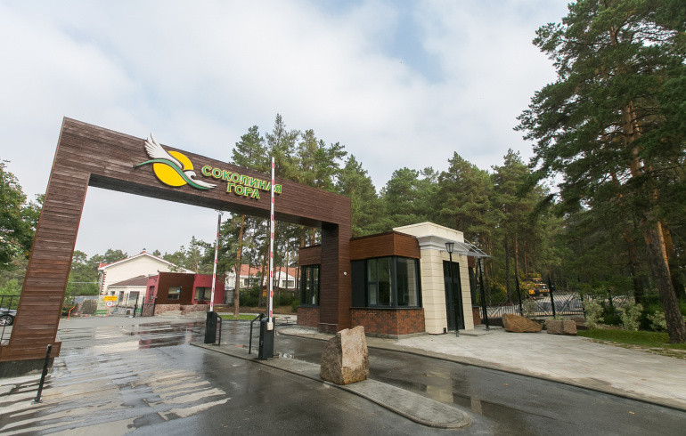 Жители микрорайона под Челябинском не могут зарегистрироваться в своих домах и боятся вырубки леса