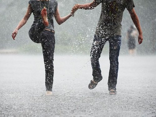 Что означает дождь во время свидания по народным приметам